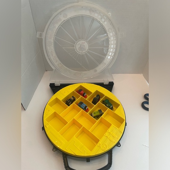 Thomas & Friends Collector's Playwheel Case Minis Dc Superheroes with figures - Picture 5 of 5